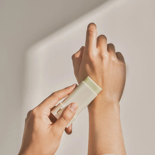 ضد آفتاب استیکی مات کننده SPF50 مناسب انواع پوست وزن 18 گرم بیوتی آف جوسان - 04