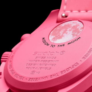 ساعت مچی Mission To The Pink Moonphase امگا سواچ مدل SO33P700 - 01