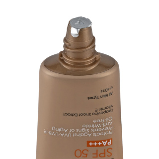 کرم ضد آفتاب بی رنگ مدل Rejuvenating با SPF50 حجم 40 میلی لیتر پرایم - 05