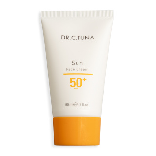کرم ضد آفتاب فاقد چربی دکتر سی تونا با SPF50 حجم 50 میلی لیتر فارماسی