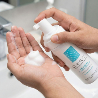 فوم شسـتشوی صورت مدل Balancing مناسب پوســت چرب و دارای آکنه حجم 150 میلی لیتر اورموس - 05