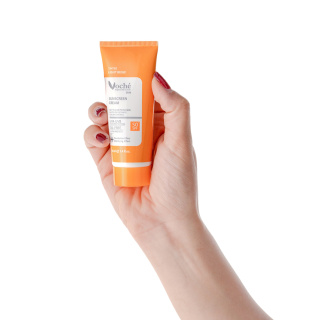 کرم ضد آفتاب رنگی وچه با SPF50 مناسب پوست چرب و دارای جوش حجم 40 میلی لیتر - 04