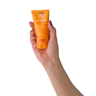 کرم ضد آفتاب بی رنگ مدل SPF+50 مناسب پوست چرب حجم 50 میلی لیتر نئودرم - 04