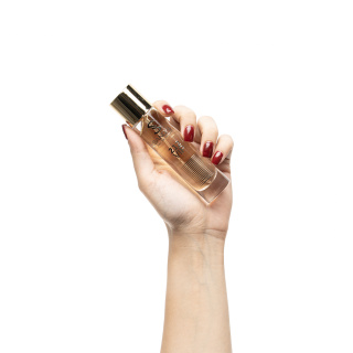 عطر زنانه مدل 212 VIP حجم 33 میل صندل - 04