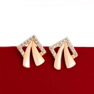 گوشواره طلا 18 عیار مدل مربع نگینی پلازا - 01