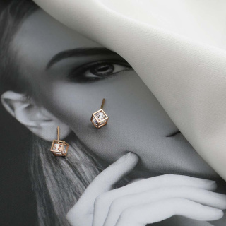 گوشواره طلا 18عیار مدل مکعب و سنگ کوچک - 01